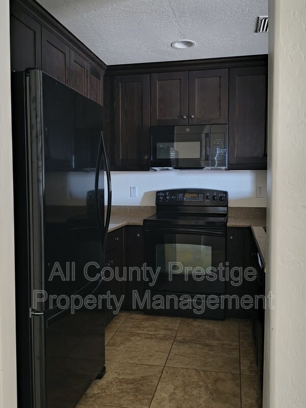 Photo - 815 E Rose Ln