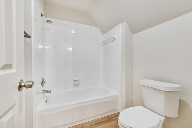 Photo - 106 Mango St