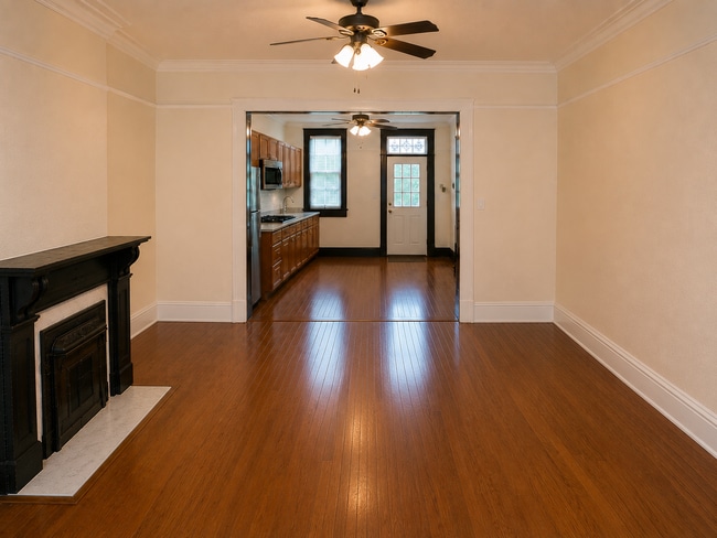 Living Area Unfurnished - 439 37th St
