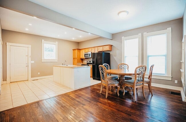 Photo - Stunning 5 bed 2 bath House ** Beautiful U...