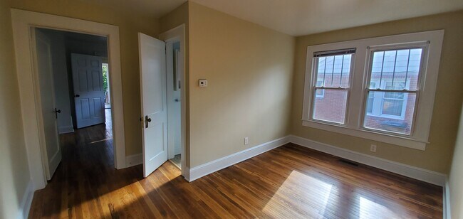 Study/Bedroom with bathroom - 2401 Spring Garden St Unit B