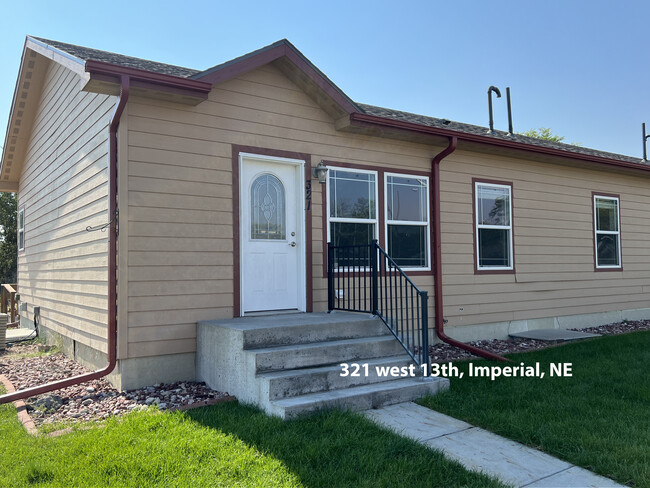 321 West 13th, Imperial, NE - 321 W 13th St Townhome