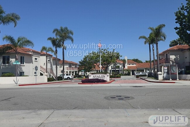 3 Bed, 2 Bath Condo Near the Beach - 3 Bed, 2 Bath Condo Near the Beach