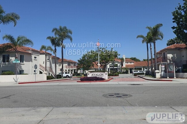 Building Photo - 3 Bed, 2 Bath Condo Near the Beach