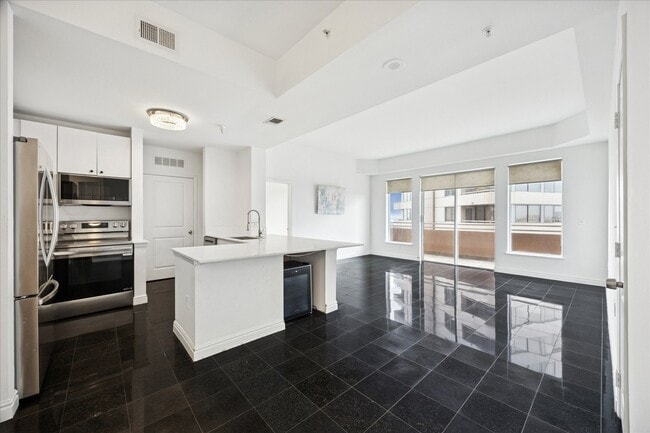 Building Photo - 3505 Sage Rd Unit 1106