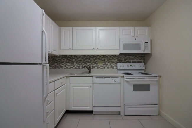 Photo - 101 Monmouth St Unidad 811 Rental