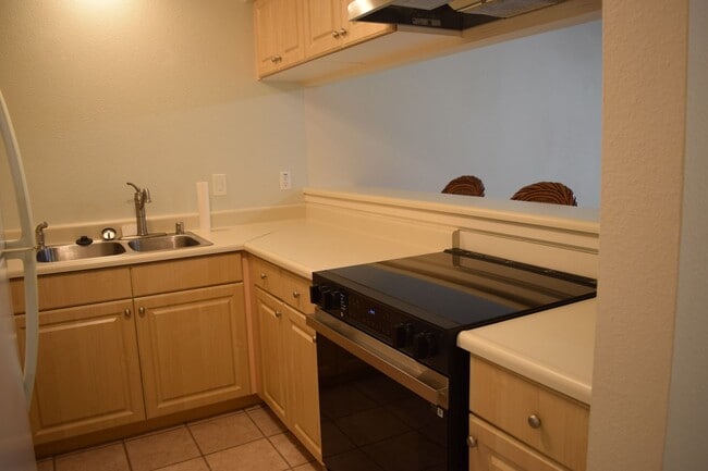 Photo - Maui Gardens ground floor unfurnished 2 bedroom 1.5 bath with pool and tennis court