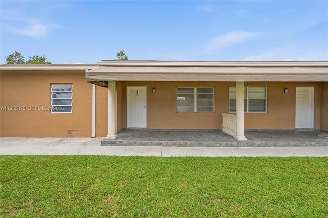 Photo - 2445 SW 18th St Unit 2