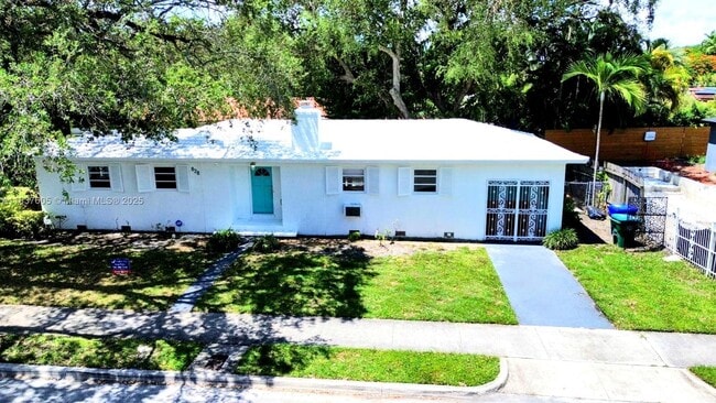 Photo - 828 NE 76th St