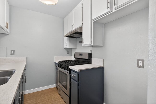 Photo - 533 E 11th St Unidad 16