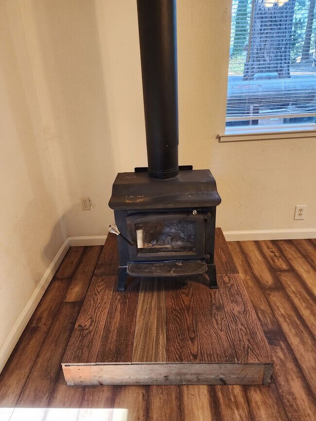 Photo - 2 Bedrooms in Pollock Pines Available May 1st