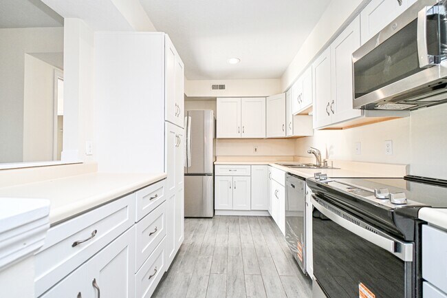 Photo - 3021 Stratford Ct