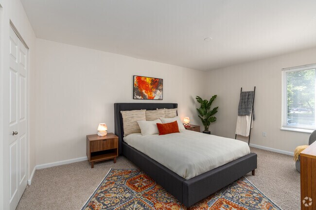 2BR, 1 BA - 927SF