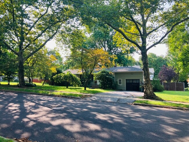 Building Photo - 159 Greglawn Dr