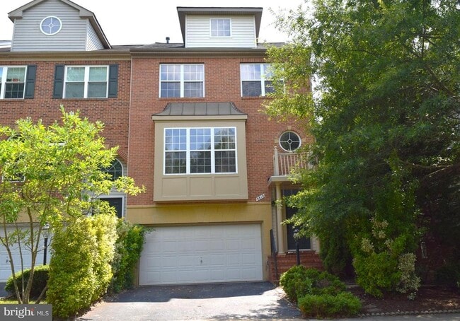 Building Photo - 8819 Blue Royale Ln