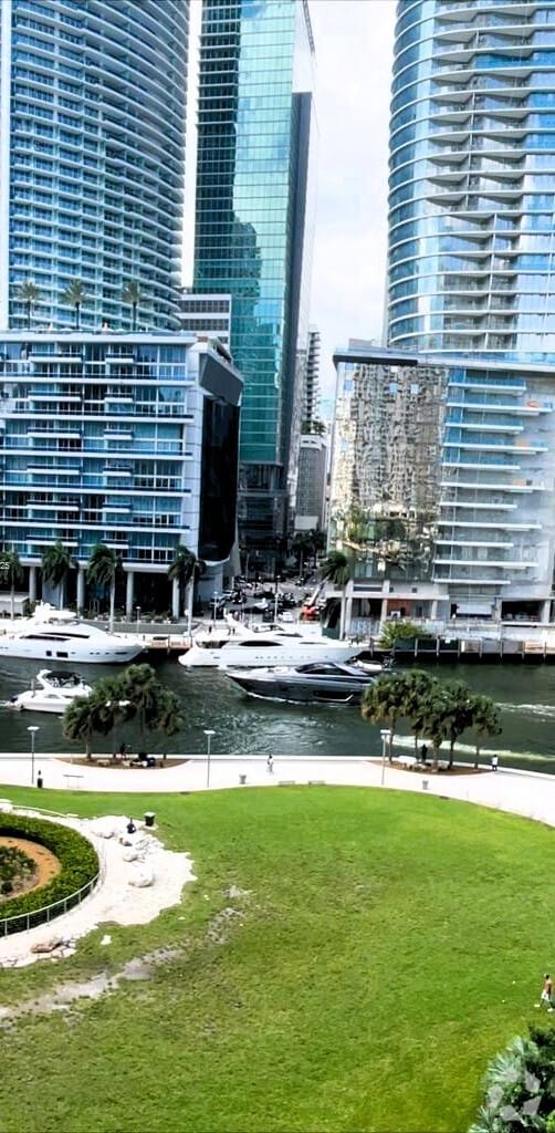 Building Photo - 475 Brickell Ave Unit 808 Rental