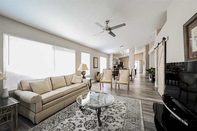 Building Photo - Fully Furnished - Turn Key - Short Term 31days+ - Sleeps up to 7