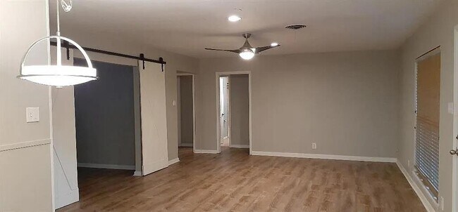 Photo - 1715 Deerfield Dr