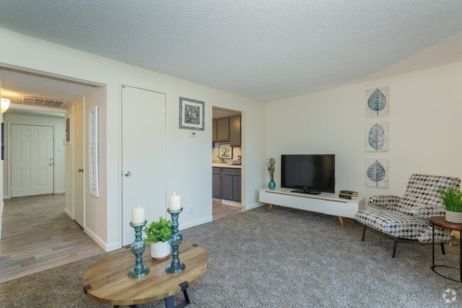 3BR, 1.5BA - 1,085 SF