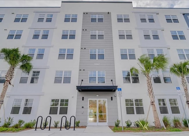 Building Photo - Top Floor Corner Unit – Brand New 3/2 Condo with Balcony in Millenia Park *** Only $1995/mo ***