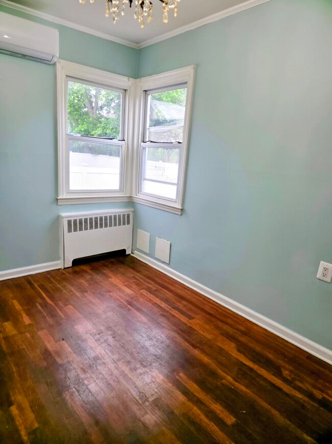Bed 2 - 76 Brenner Ave