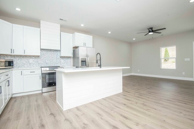 3353 Lay Ave