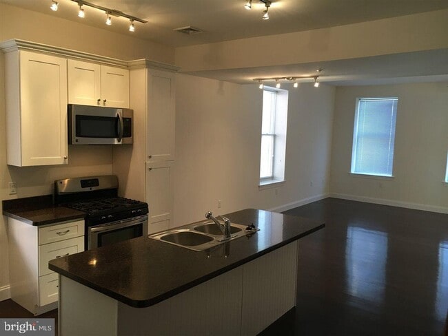 Photo - 22 N George St Unit 1