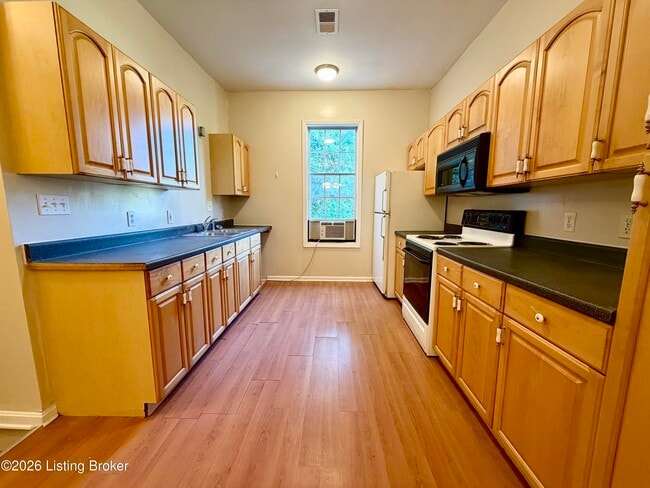 Photo - 512 E Elm St