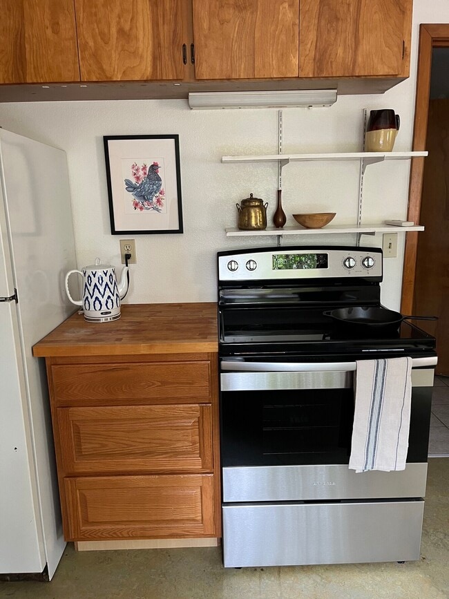 Kitchen - 4219 Colver Rd Unit Cottage