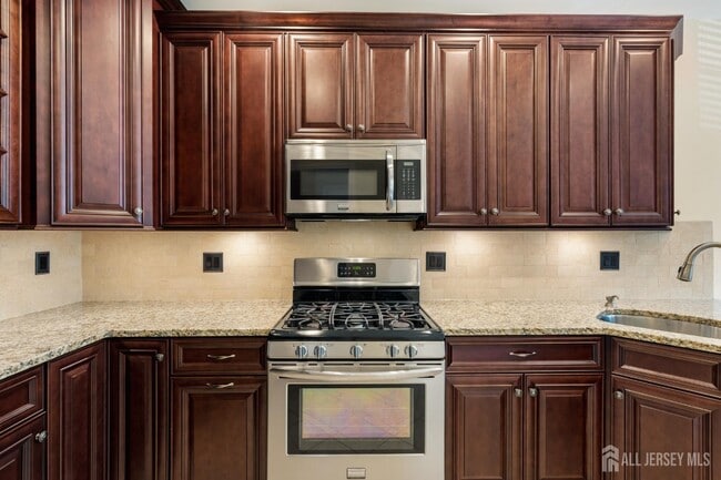 15 Faxon Dr