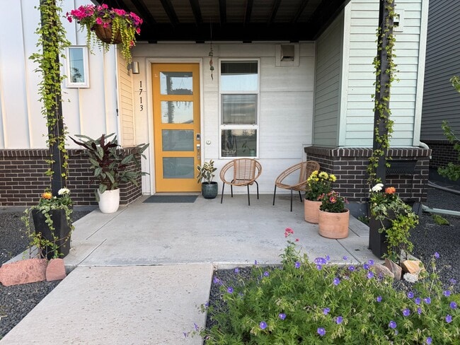 Photo - 1713 West 67th Cir