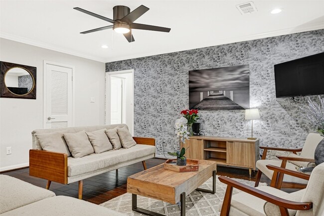 Photo - 5534 Loch Lomond Dr