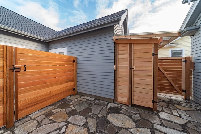 Photo - Knott House Unidad 3577~Knott~#B~K129