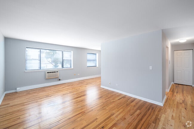 1BR, 1BA - 720SF - Living Room