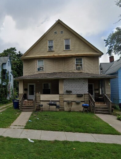 Photo - 3 Bedroom with Finished Attic Space/4th Room! Move in special-reduxed security deposit!! Unit 2 Right