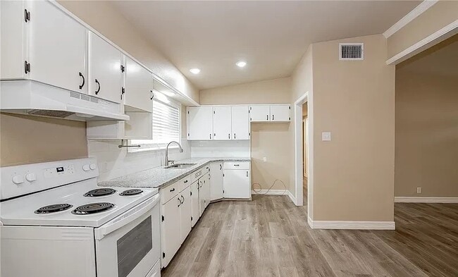 Photo - 4713 Dahlia Ln