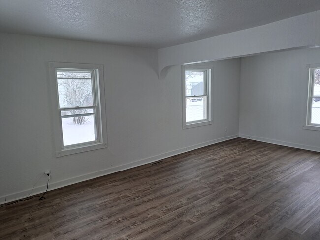 Photo - 213 St Paul Ave S