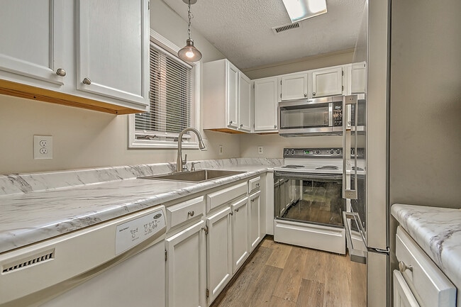 Building Photo - 208 Dean St Unit 2