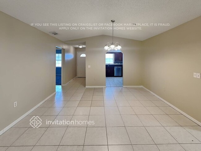 Photo - 966 Sunshine Way SW