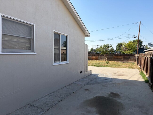 Photo - Cute 2 Bedroom 1 Bath Home. Must See!! Rent $1450 Deposit $1450 New Paint Inside and Out! New Flo...