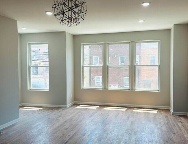 Photo - 84 LOGAN Ave Unit 1