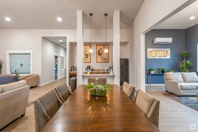 Clubhouse - Crossroads Apartments