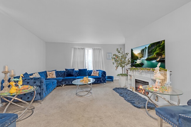 Photo - 691 W Streamwood Blvd