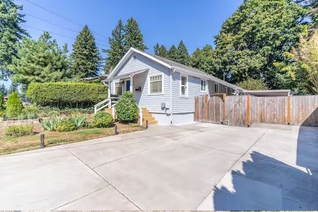 Photo - 1428 NE Adams St