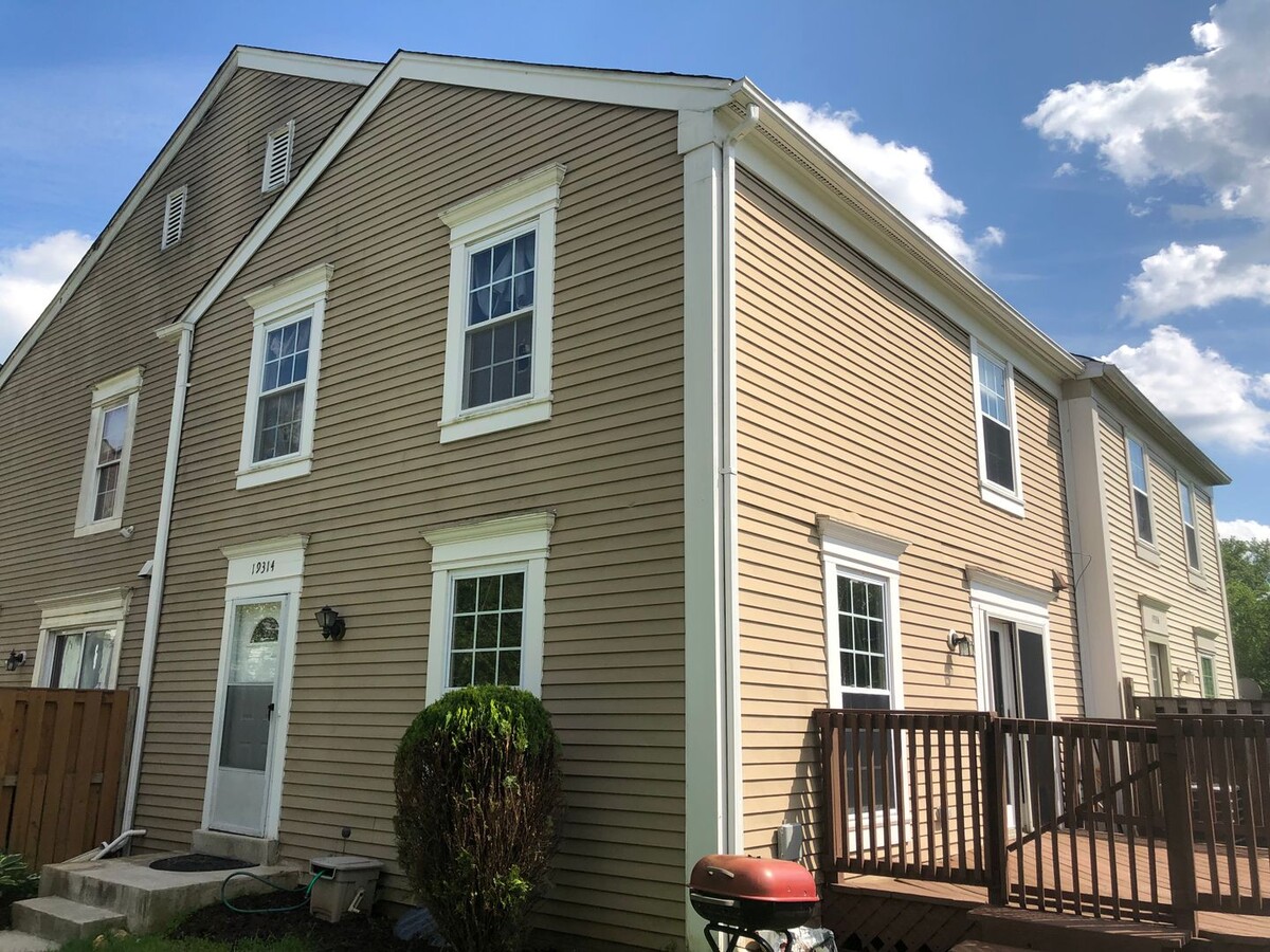 Photo - Beautiful 3 bedroom 2.5 bath townhome for rent!