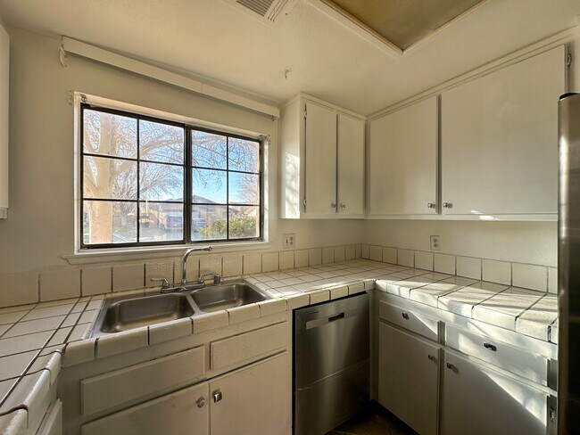 Photo - 43608 Steif St