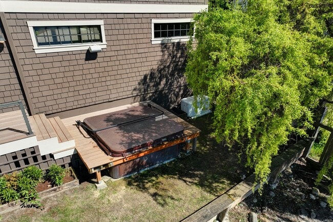 Photo - 3bd/3.75ba Sammamish Home