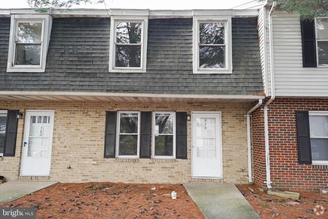 Building Photo - 738 Hemlock St Rental