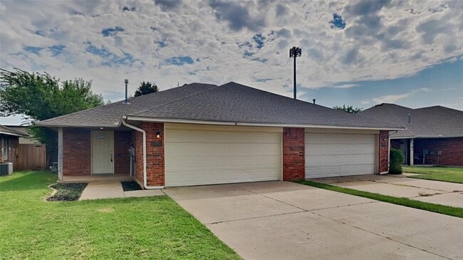 Building Photo - 1720 W Palm Pl