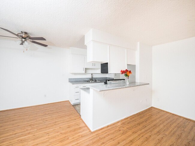 Photo - 817 S. St. Andrews Pl